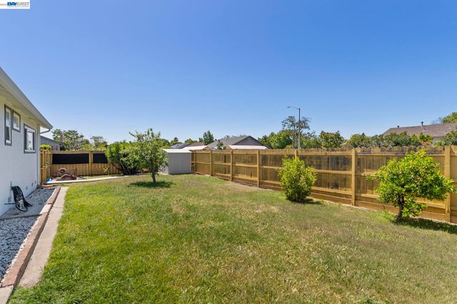 7995 Peachtree Ave, Newark, CA 94560
