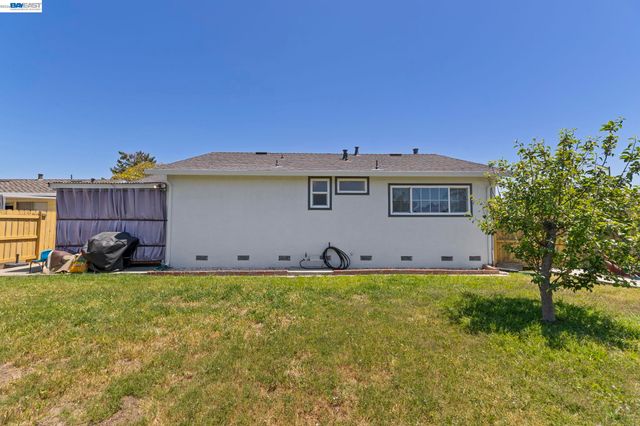 7995 Peachtree Ave, Newark, CA 94560