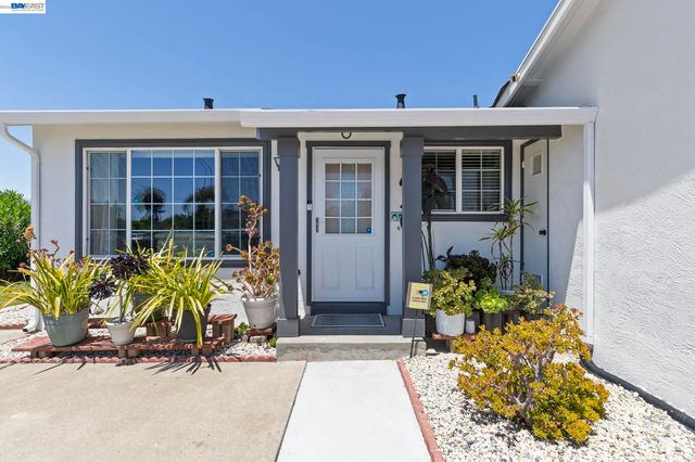 7995 Peachtree Ave, Newark, CA 94560