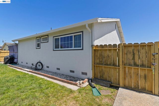7995 Peachtree Ave, Newark, CA 94560