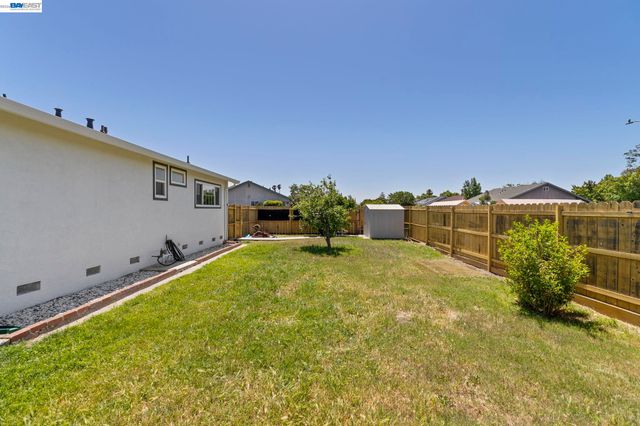 7995 Peachtree Ave, Newark, CA 94560