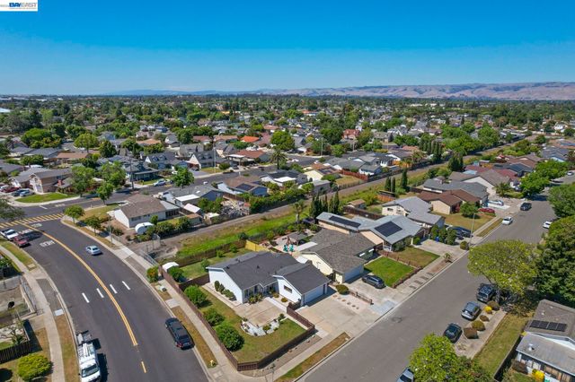 7995 Peachtree Ave, Newark, CA 94560