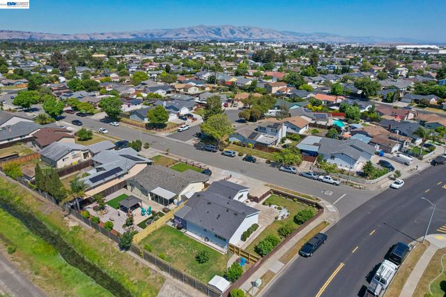 7995 Peachtree Ave, Newark, CA 94560