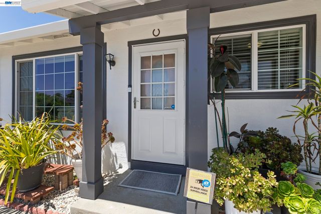 7995 Peachtree Ave, Newark, CA 94560