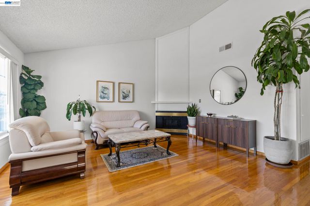 7995 Peachtree Ave, Newark, CA 94560