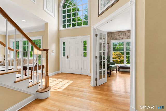 4 Whitewood Road, Newtown, CT 06470