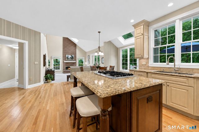 4 Whitewood Road, Newtown, CT 06470