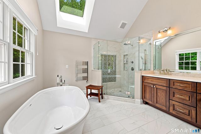 4 Whitewood Road, Newtown, CT 06470