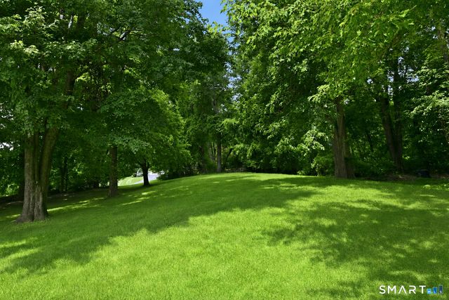 4 Whitewood Road, Newtown, CT 06470