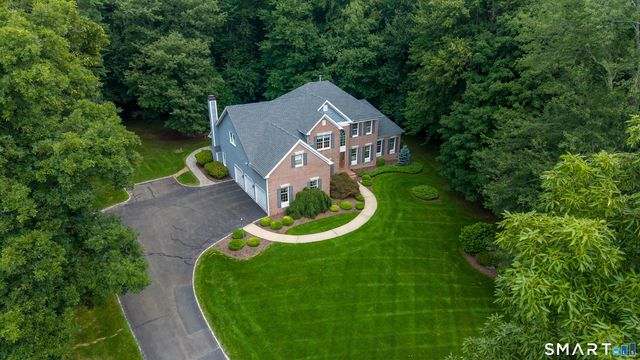 4 Whitewood Road, Newtown, CT 06470