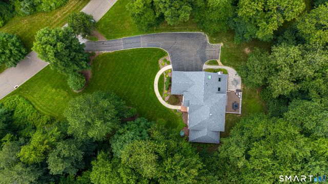 4 Whitewood Road, Newtown, CT 06470