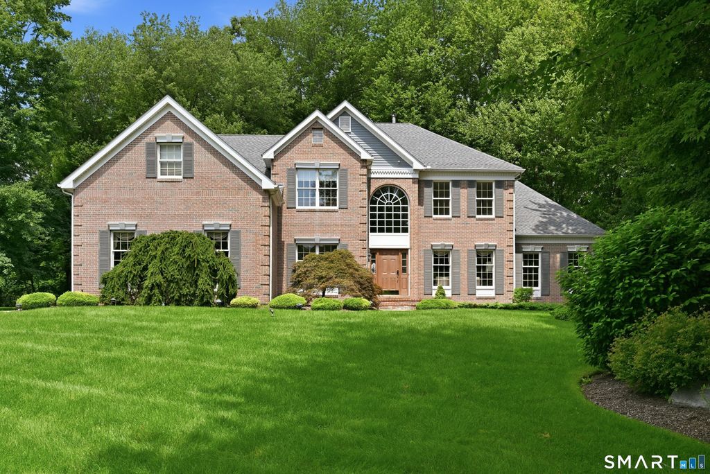 4 Whitewood Road, Newtown, CT 06470