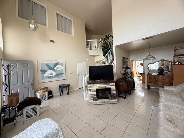 2036 Picasso Way, Stockton, CA 95206