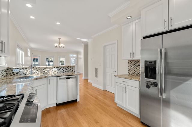 2 Westbrook St 2-1, Boston, MA 02128
