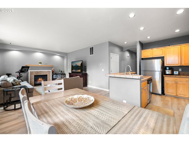 1079 Se PORTLANDIA Ave, Hillsboro, OR 97123