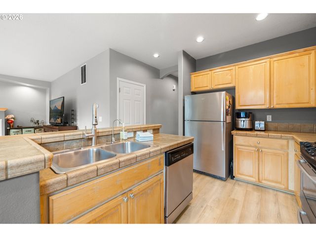 1079 Se PORTLANDIA Ave, Hillsboro, OR 97123