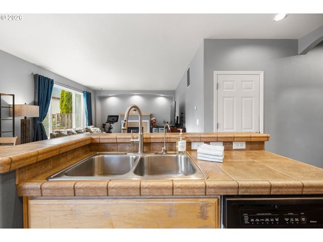 1079 Se PORTLANDIA Ave, Hillsboro, OR 97123