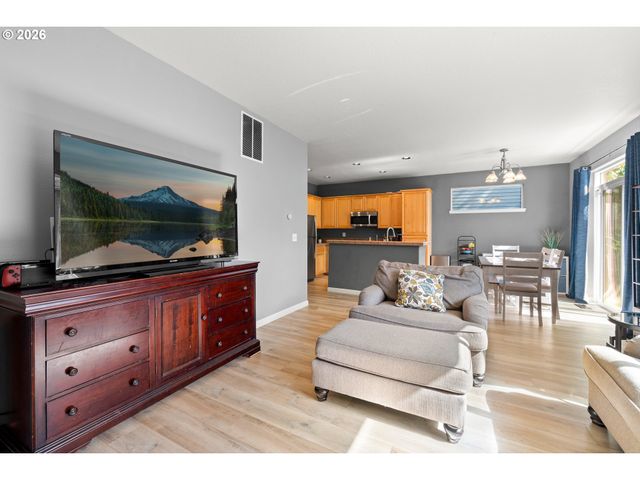 1079 Se PORTLANDIA Ave, Hillsboro, OR 97123