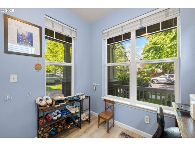 1079 Se PORTLANDIA Ave, Hillsboro, OR 97123