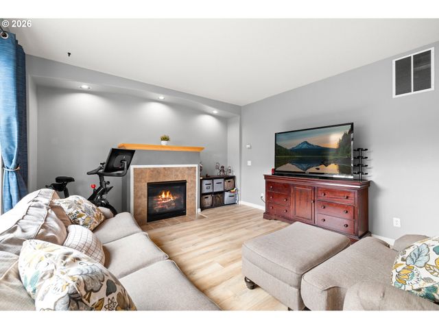 1079 Se PORTLANDIA Ave, Hillsboro, OR 97123
