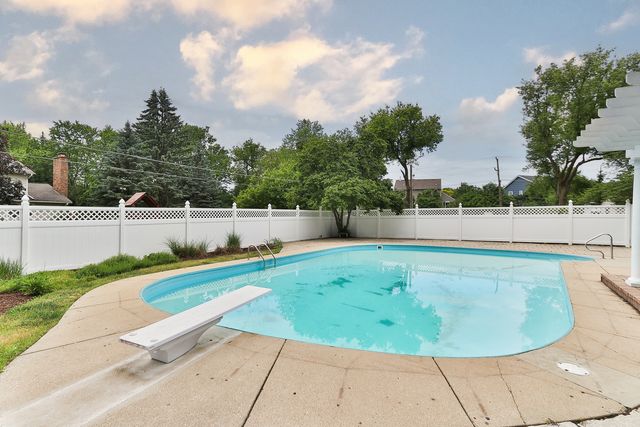 5019 Burman Drive, Crystal Lake, IL 60014