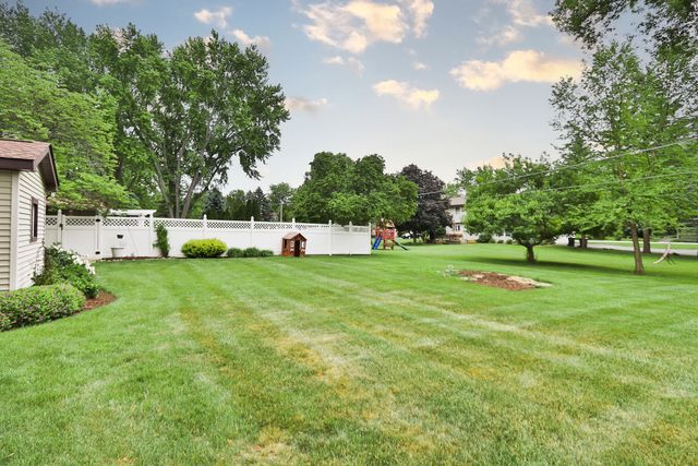 5019 Burman Drive, Crystal Lake, IL 60014