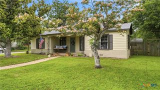 1031 E Walnut Street, Seguin, TX 78155