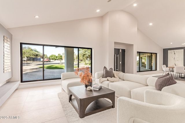 3301 E ROVEY Avenue, Paradise Valley, AZ 85253