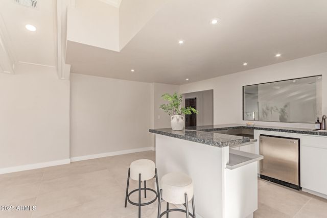 3301 E ROVEY Avenue, Paradise Valley, AZ 85253