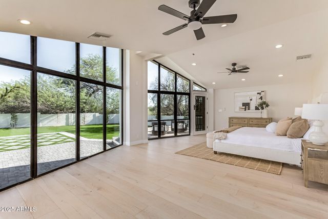 3301 E ROVEY Avenue, Paradise Valley, AZ 85253