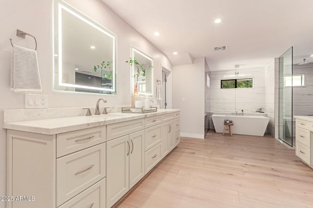 3301 E ROVEY Avenue, Paradise Valley, AZ 85253