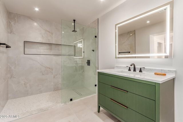 3301 E ROVEY Avenue, Paradise Valley, AZ 85253