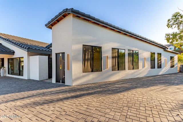 3301 E ROVEY Avenue, Paradise Valley, AZ 85253