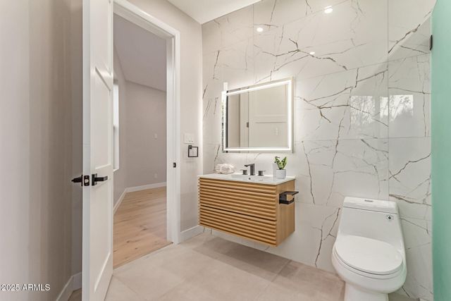 3301 E ROVEY Avenue, Paradise Valley, AZ 85253