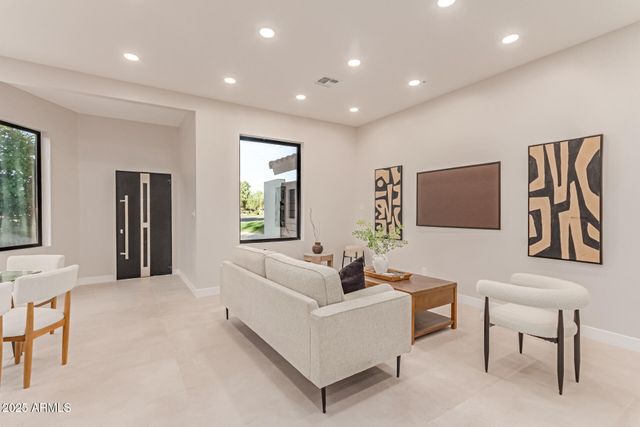 3301 E ROVEY Avenue, Paradise Valley, AZ 85253