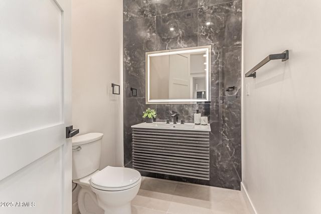 3301 E ROVEY Avenue, Paradise Valley, AZ 85253