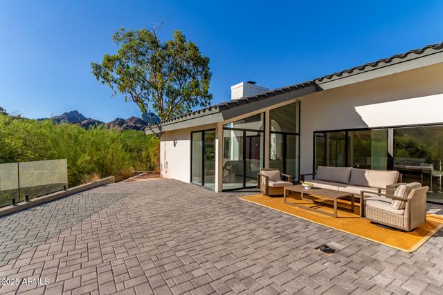 3301 E ROVEY Avenue, Paradise Valley, AZ 85253