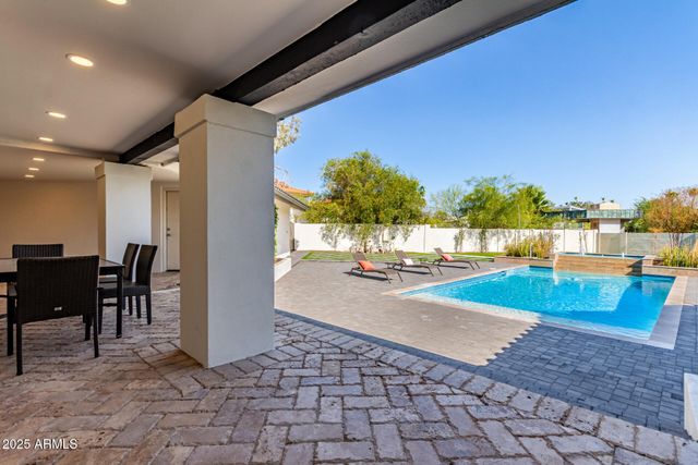 3301 E ROVEY Avenue, Paradise Valley, AZ 85253