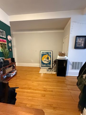 12 W CHESTNUT Street 2, Chicago, IL 60611