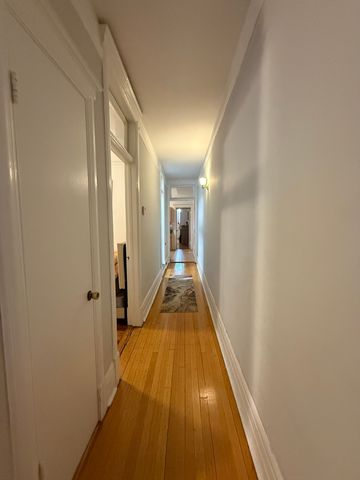 12 W CHESTNUT Street 2, Chicago, IL 60611