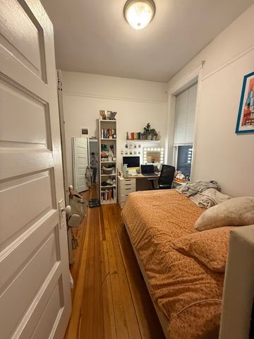 12 W CHESTNUT Street 2, Chicago, IL 60611