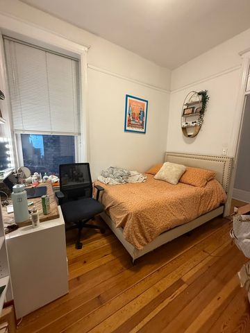 12 W CHESTNUT Street 2, Chicago, IL 60611