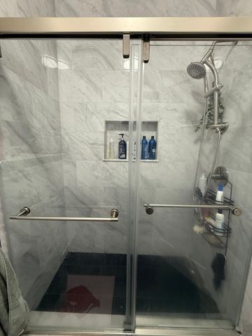 12 W CHESTNUT Street 2, Chicago, IL 60611