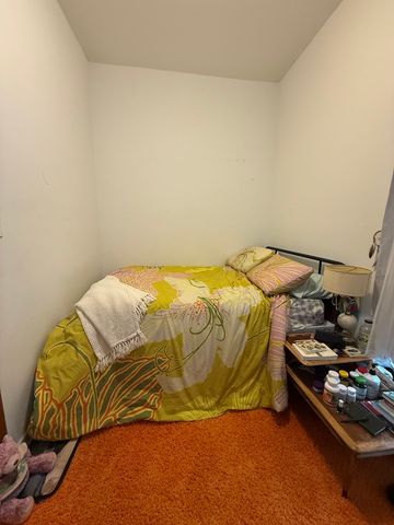 12 W CHESTNUT Street 2, Chicago, IL 60611