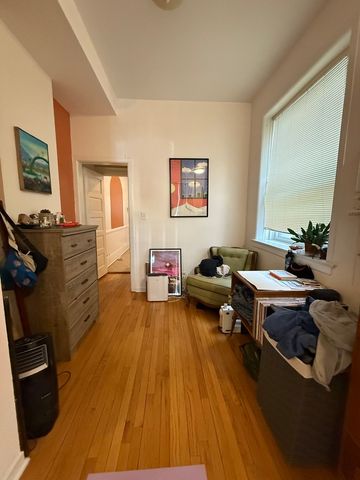 12 W CHESTNUT Street 2, Chicago, IL 60611