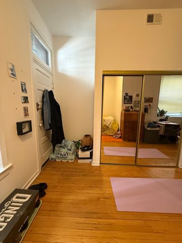 12 W CHESTNUT Street 2, Chicago, IL 60611