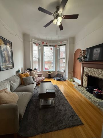 12 W CHESTNUT Street 2, Chicago, IL 60611