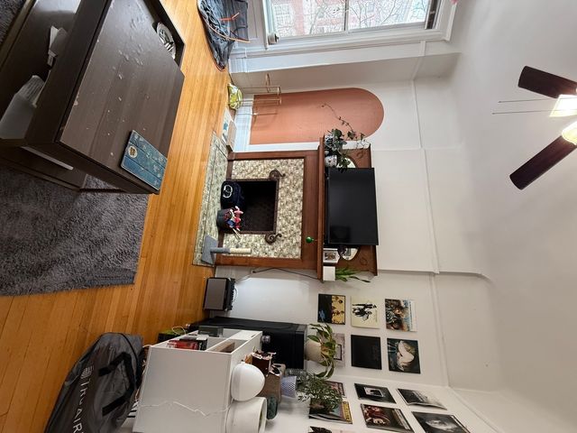 12 W CHESTNUT Street 2, Chicago, IL 60611