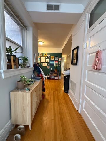 12 W CHESTNUT Street 2, Chicago, IL 60611