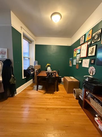 12 W CHESTNUT Street 2, Chicago, IL 60611